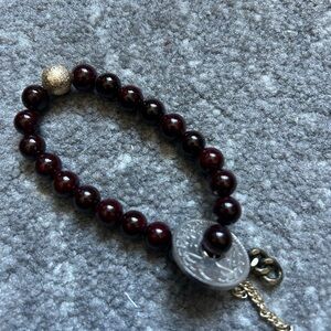 Elegant Burgundy Beaded Bracelet with Gold Accent
